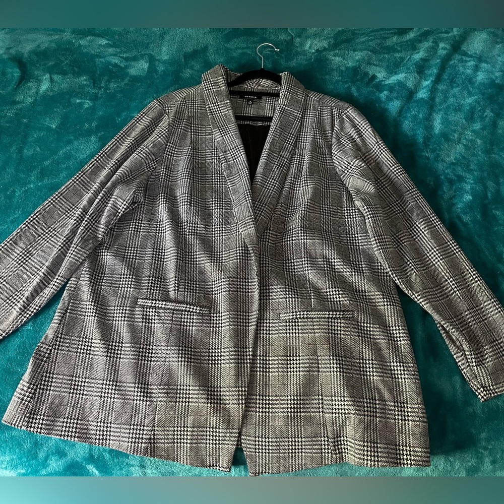 Torrid black and white plaid open front blazer.